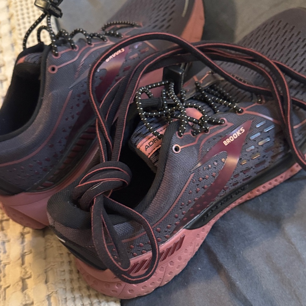 Brooks Women's Running Shoe - Charcoal & Dusty Rose - Picture 10 of 10